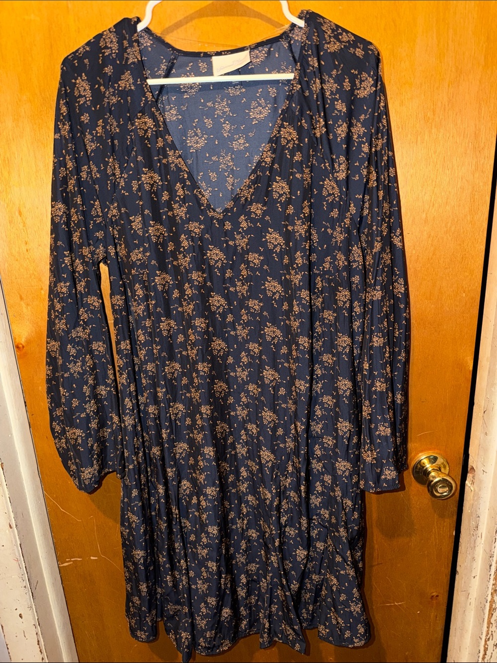 Universal Thread Navy Floral V-Neck Long Sleeve Dress